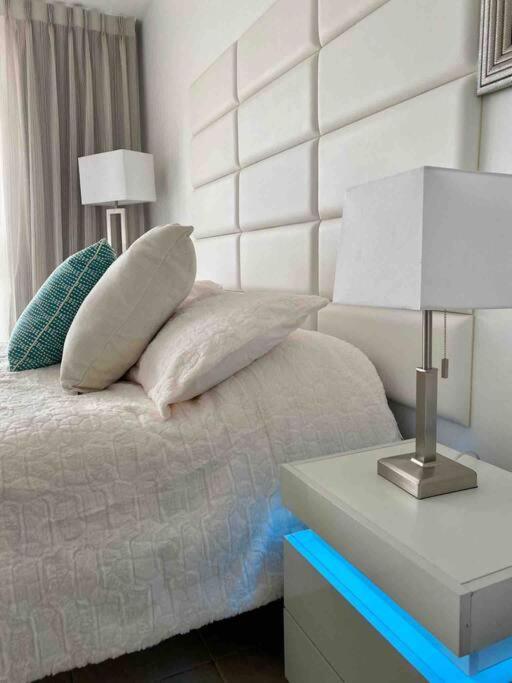 Alojamiento Con Balcon Hacia La Playa 115 Miami Beach Kültér fotó